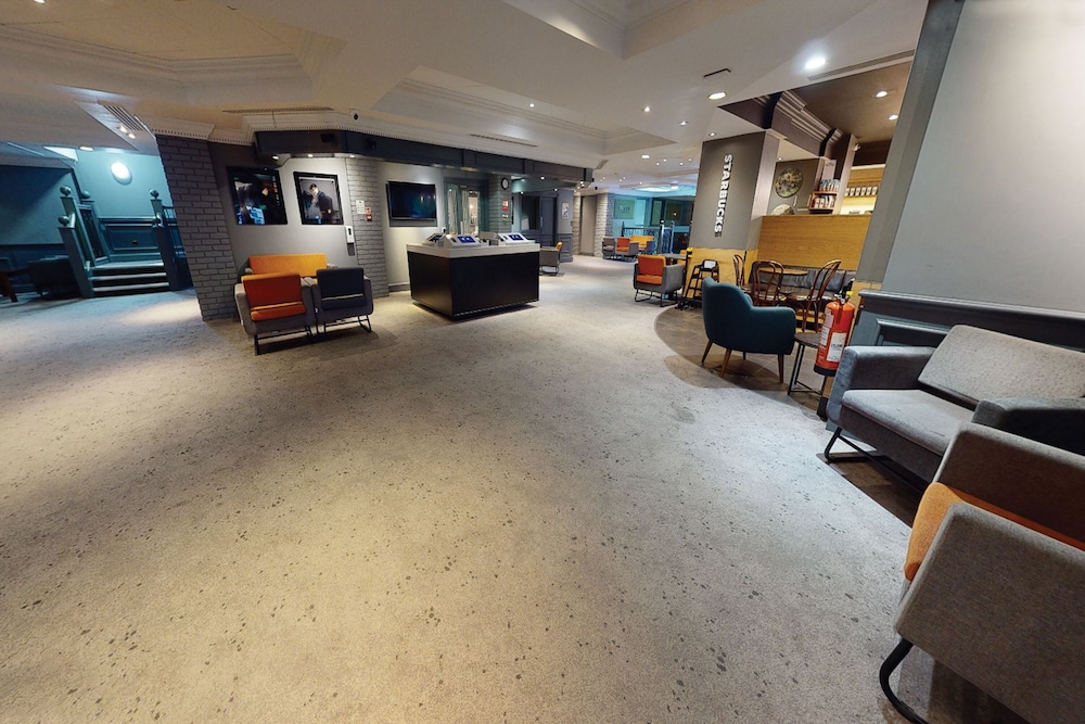 Village Leeds North Hotel Leisure Club 45/70