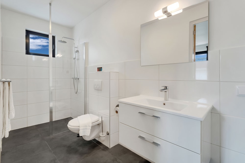 3 Bedrooms, Grand, Apartment, 1 King and 2 Queen Beds, Ocean View