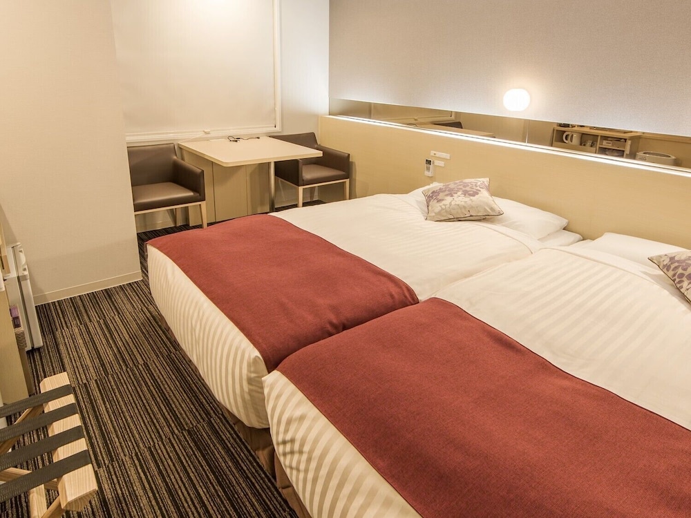HOLLYWOOD, TWIN BEDS