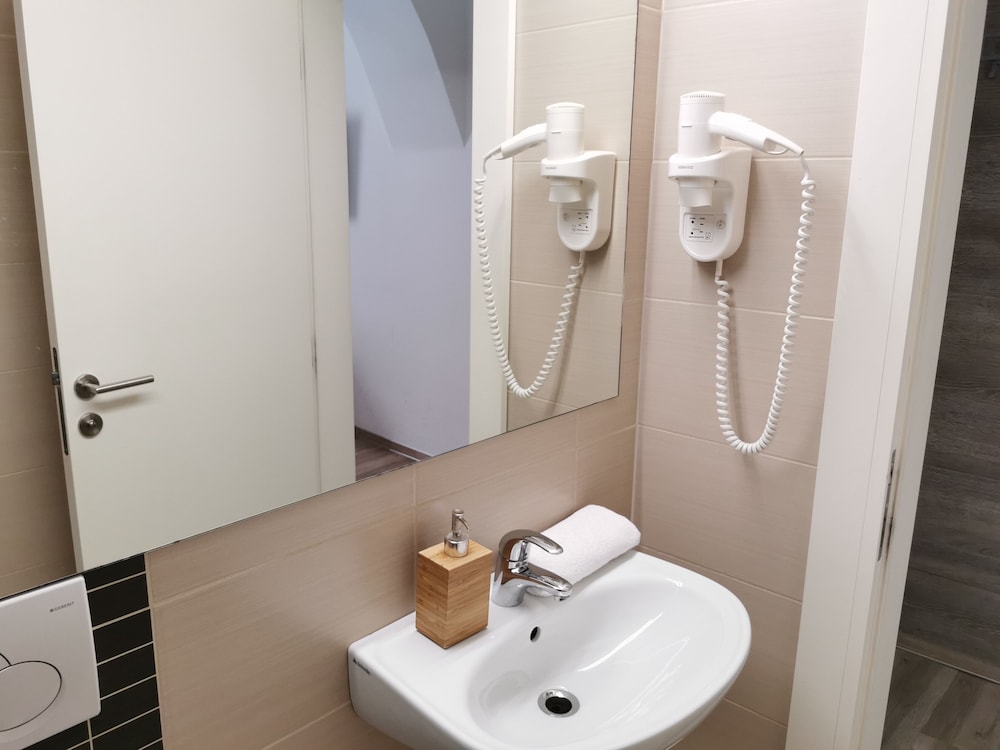 Rooms Ambrozic 38/39