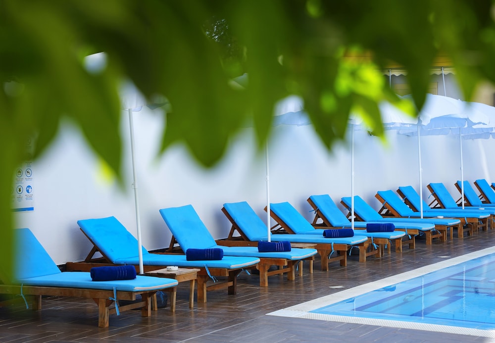 Atrium Deluxe Resort 57/62