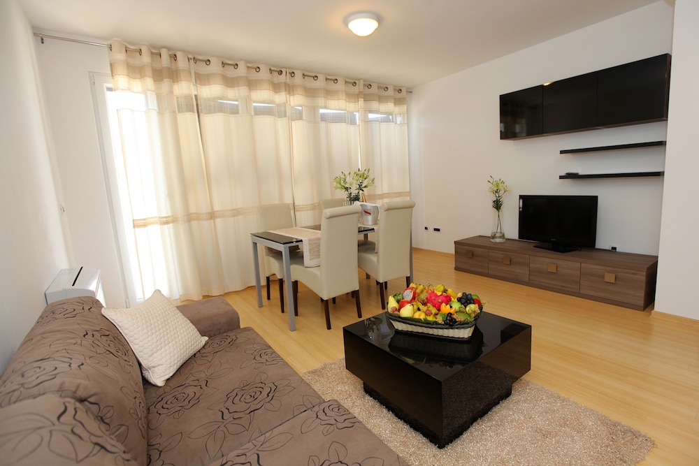 Sunnyside Apartments Petrcane 17/50