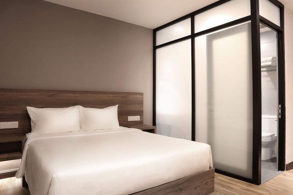 Aces Hotel 14/32