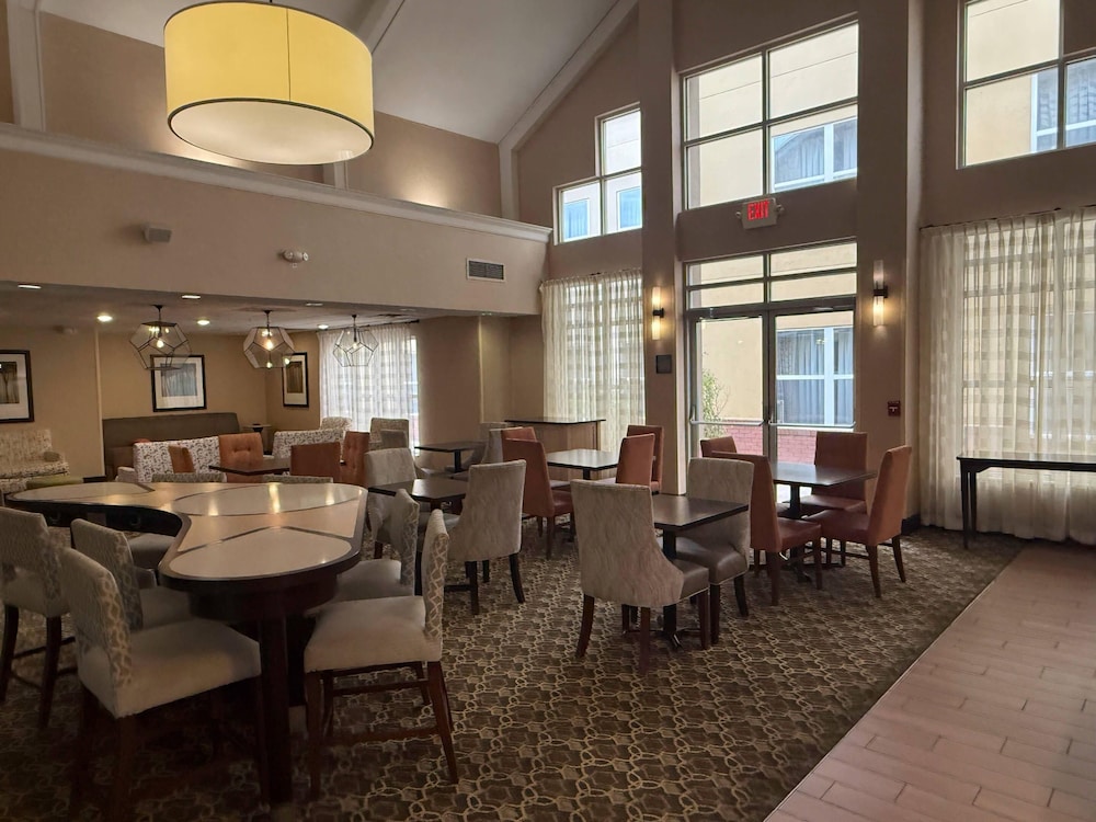 MainStay Suites Grand Rapids, MI 31/43