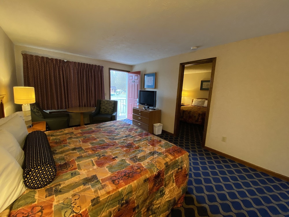 Economy Lodge 682 Main St Sturbridge 25/39
