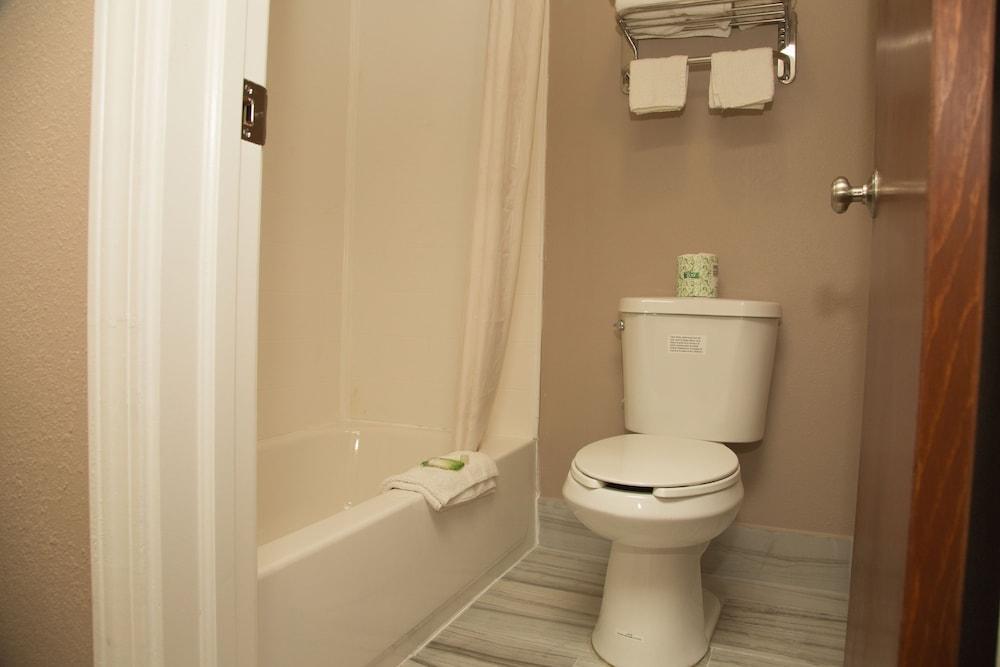 Americas Best Value Inn - Indy Northwest 27/27