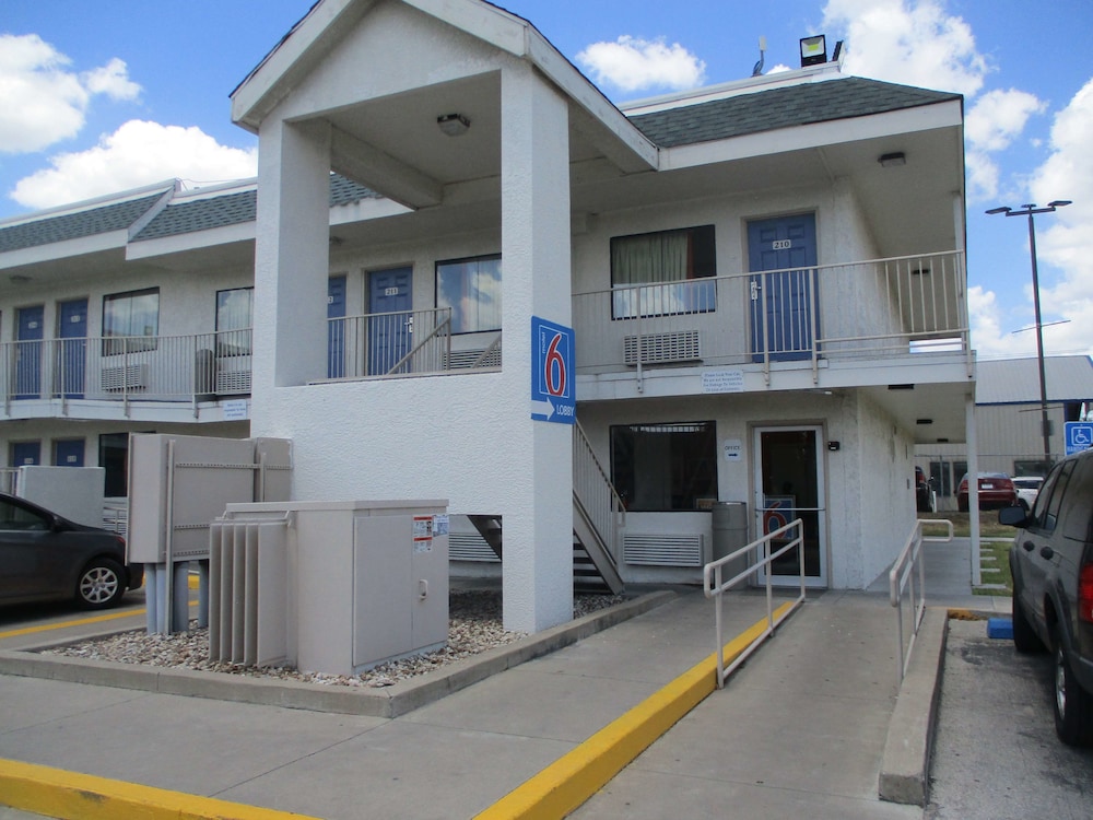 Motel6 Austin, TX 9/51