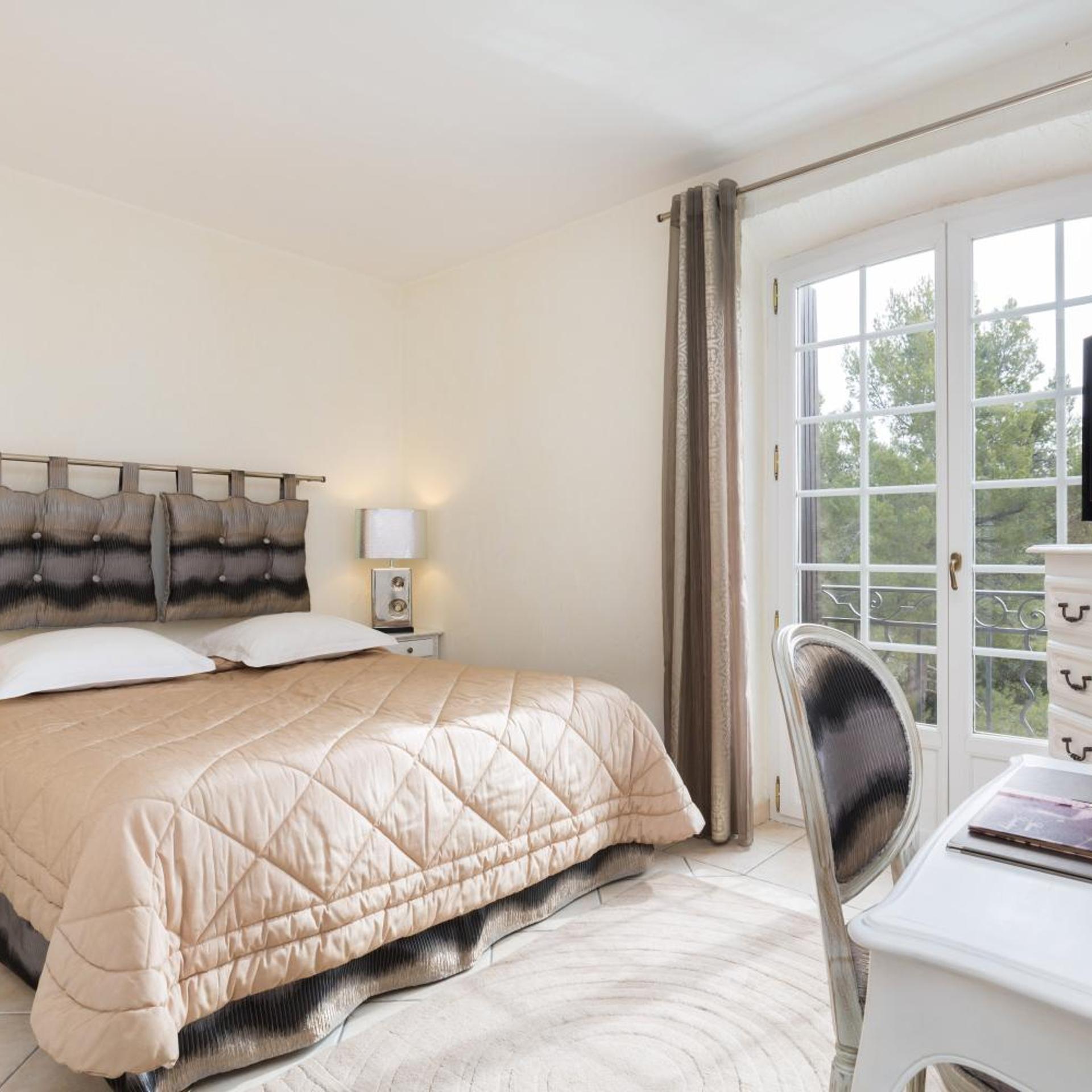 Standard, Double Bed, LA BASTIDE DE TOURTOUR HOTEL & SPA 3/5