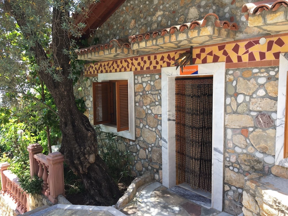 Villa Symbola 3/45