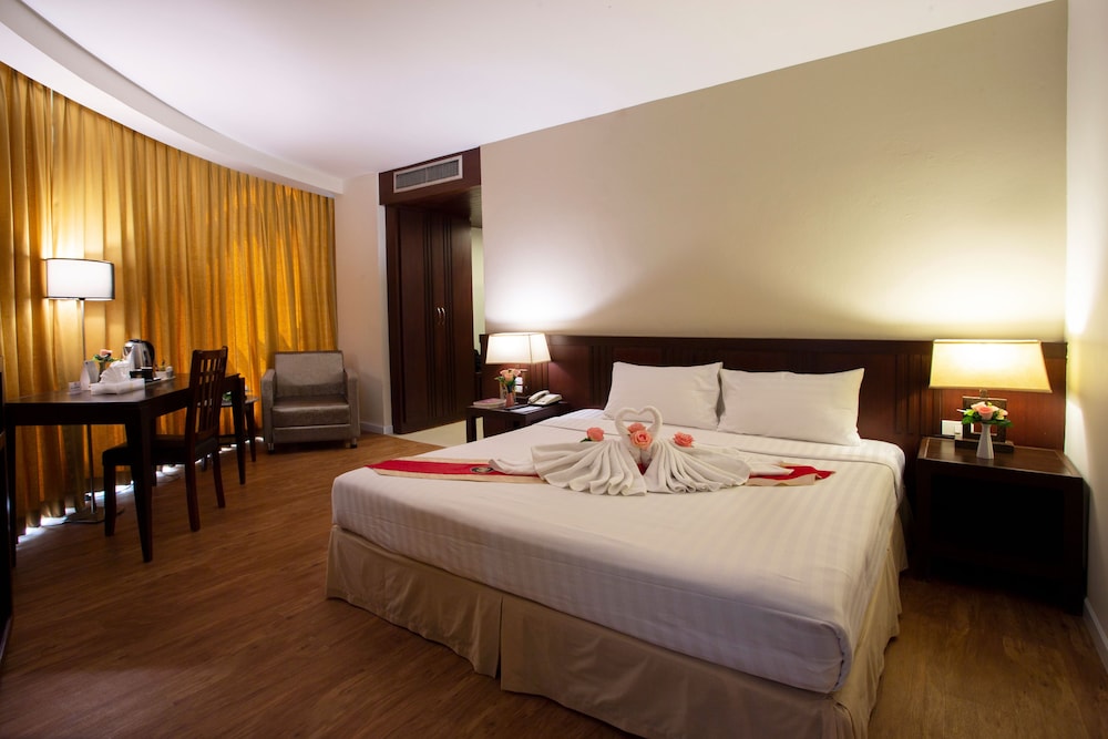 Golden Crown Grand Hotel 13/50