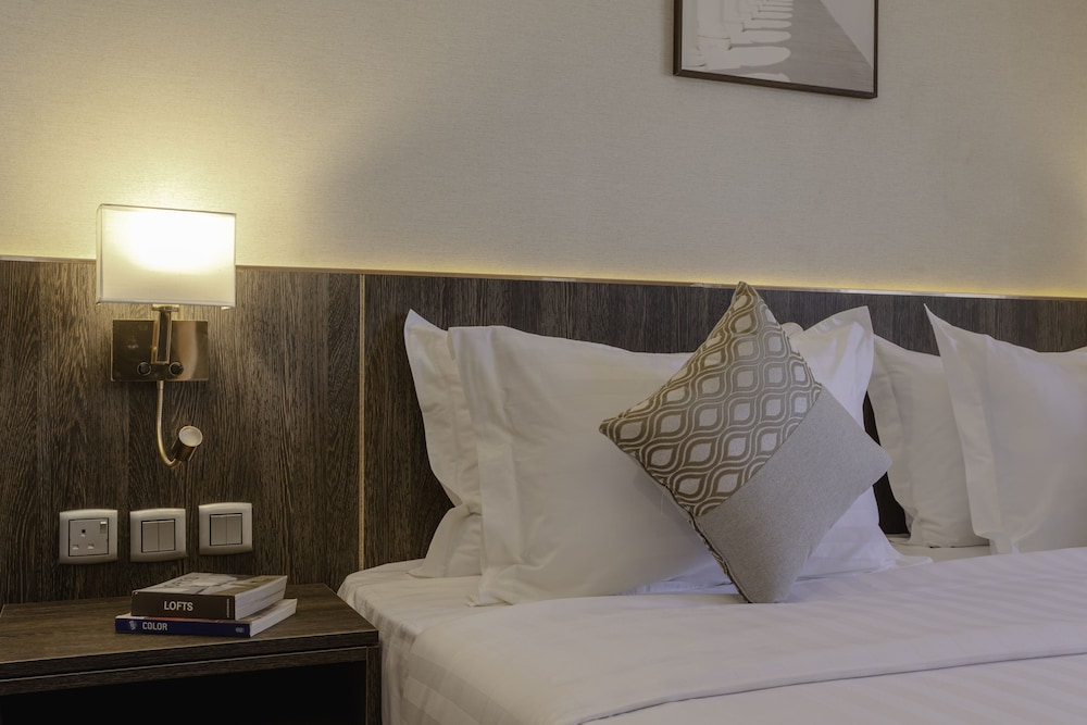 The Seasons Hotel 24/34