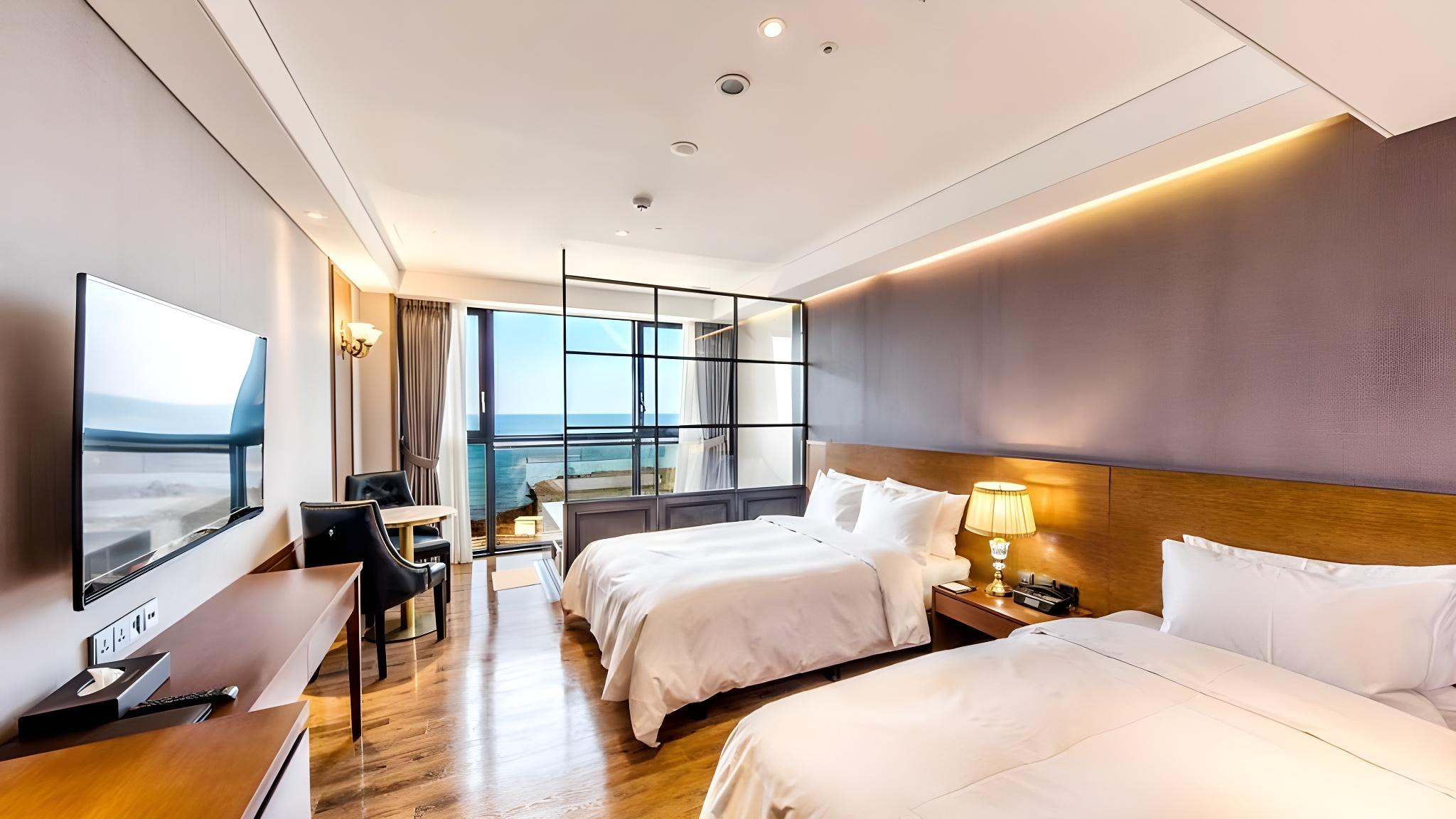 Deluxe, Twin Beds, 1 Double and 1 Single Bed, Ocean View, Infinity Pool Access