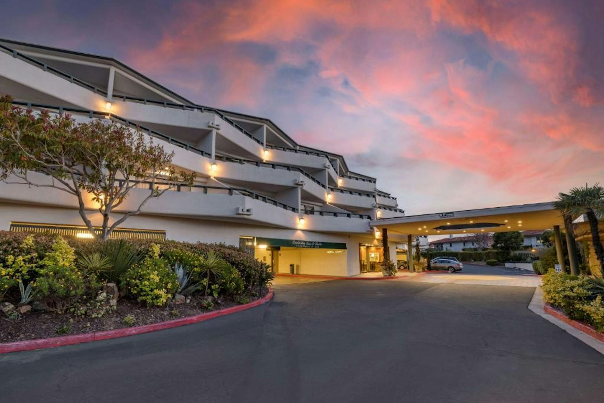 The Encinitan Hotel & Suites 2/35