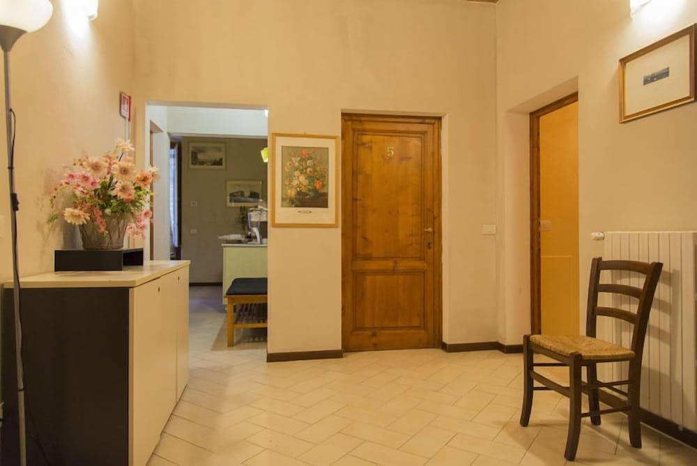 Florence Decamerone B&B 1/23
