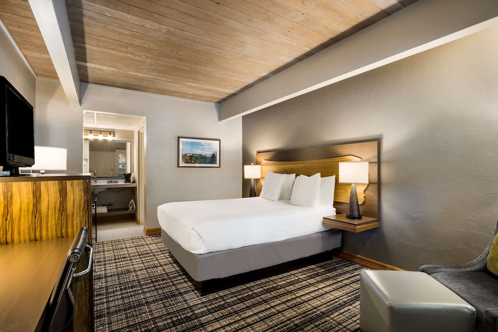 STANDARD, QUEEN BED