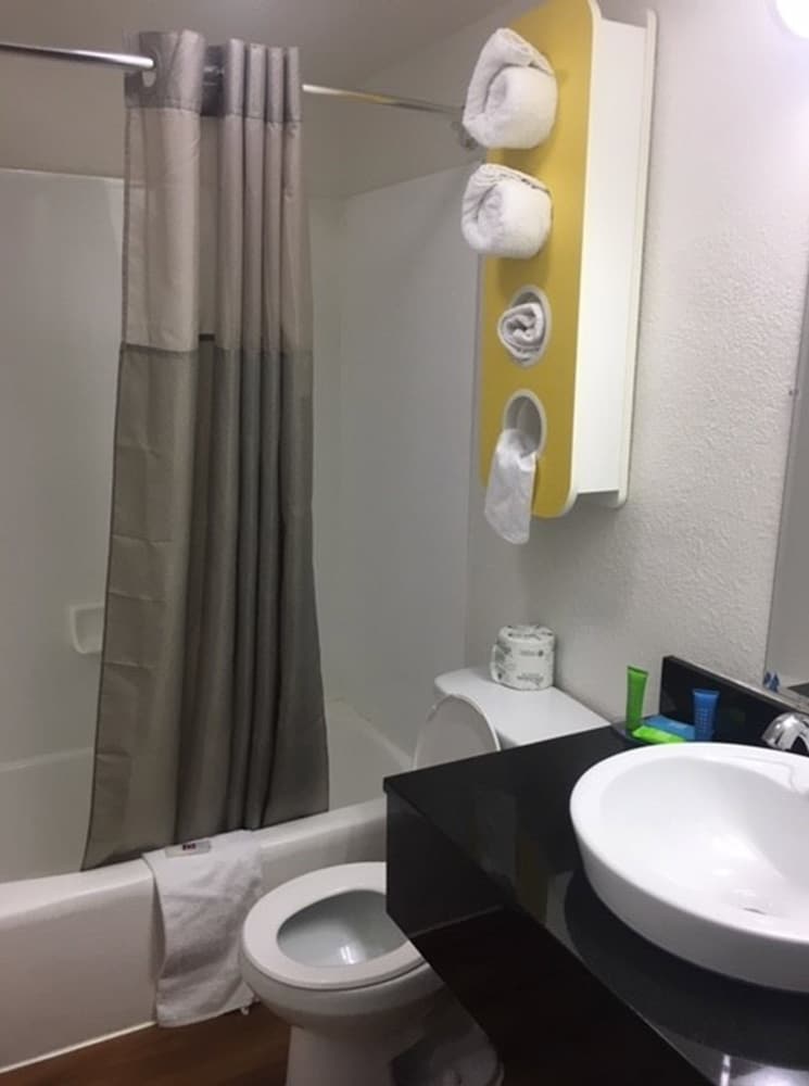 Motel6 Phoenix, AZ - West 22/45