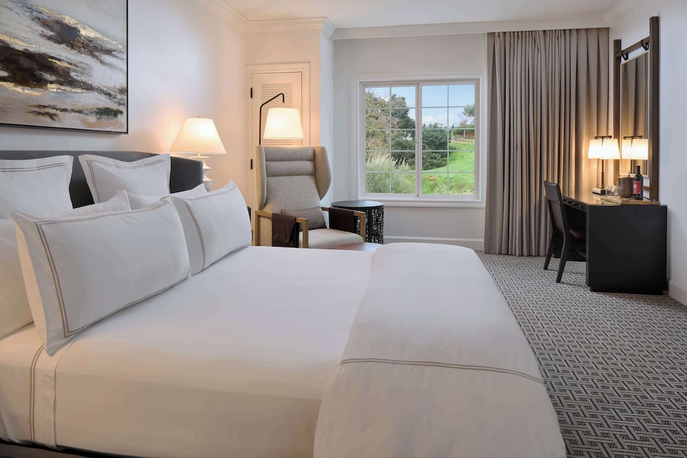 1 Bedroom, Chairman, Suite, King Bed, Sofa