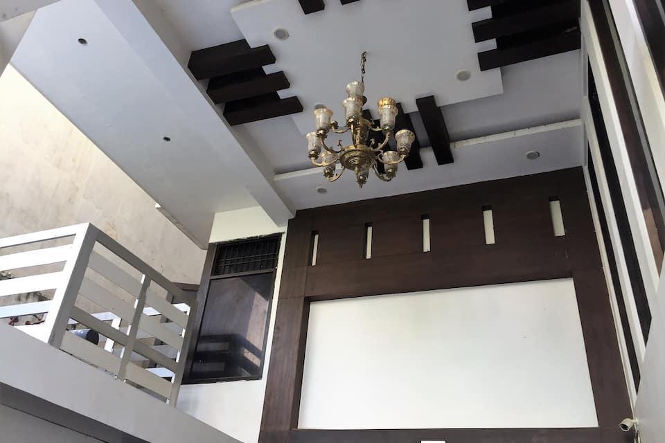 Oyo Rooms Mall Road Cantonment 37/46