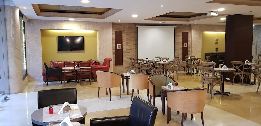 Ceasar S Park Hotel 44/50