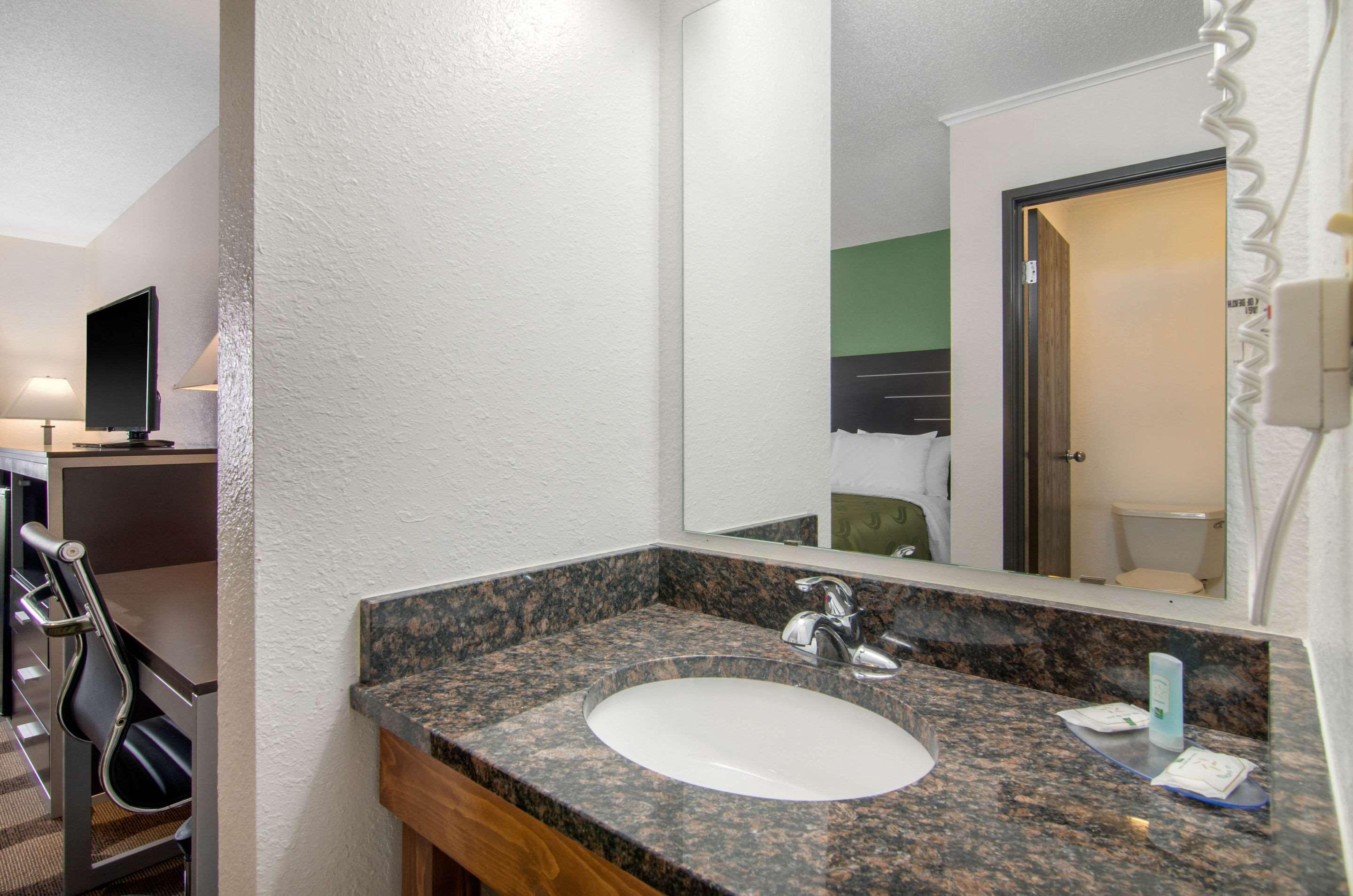 غرفة بسريرين كوين، Quality Inn Russell, KS 4/4