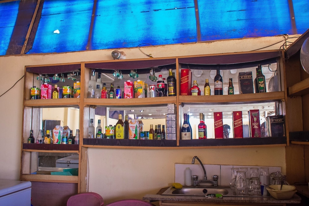 Taverna Guest House 18/30