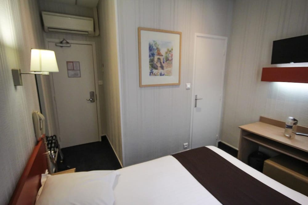 Hotel Des Trois Gares 7/48