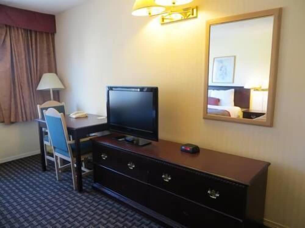 Metro Inn Calgary Northwest 22/24