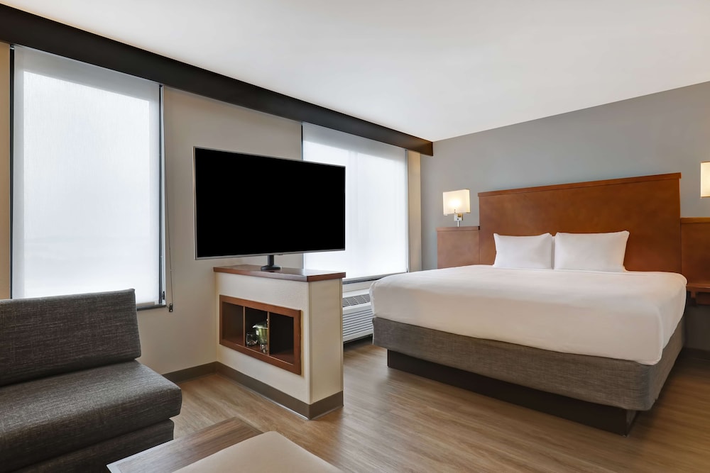 ROOM, KING BED, HIGH FLOOR