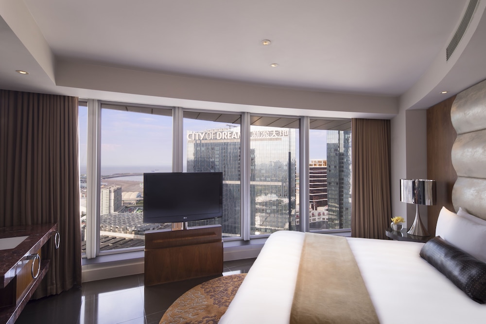 City Of Dreams - The Countdown Hotel 8/31