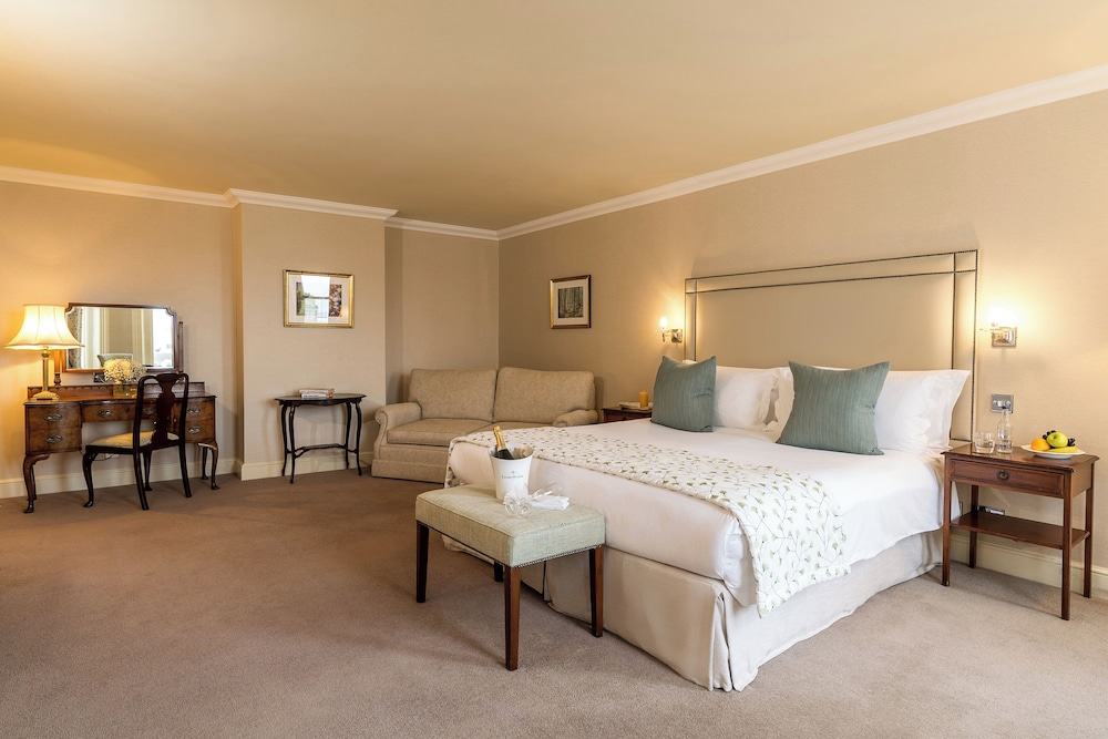 Junior Suite, Double Bed, Lateral Side Sea View