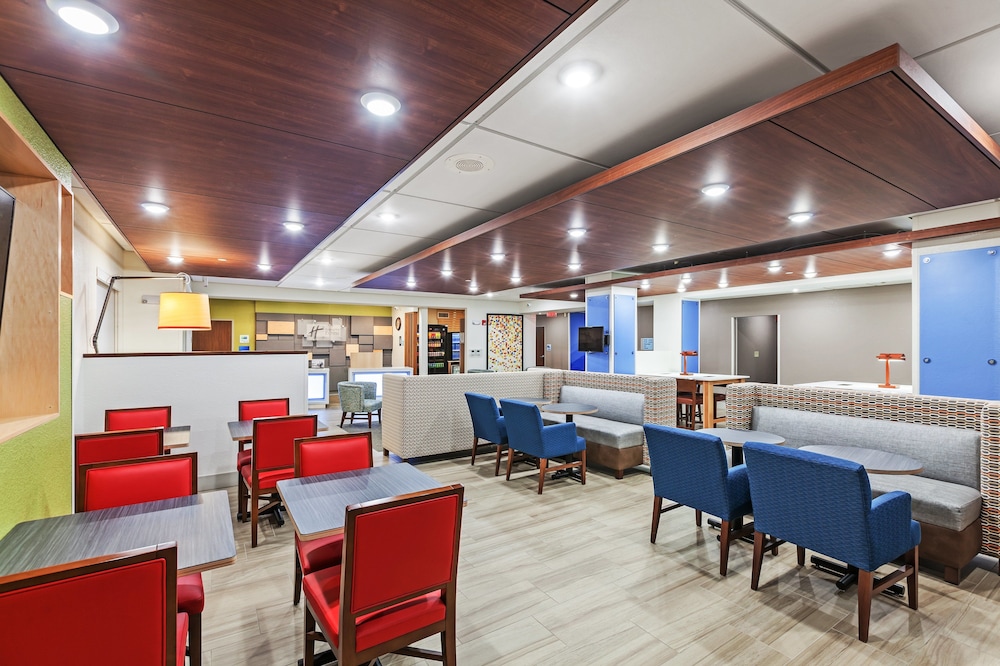 Holiday Inn Express Hotel And Suites Dallas Lewisville 54/69