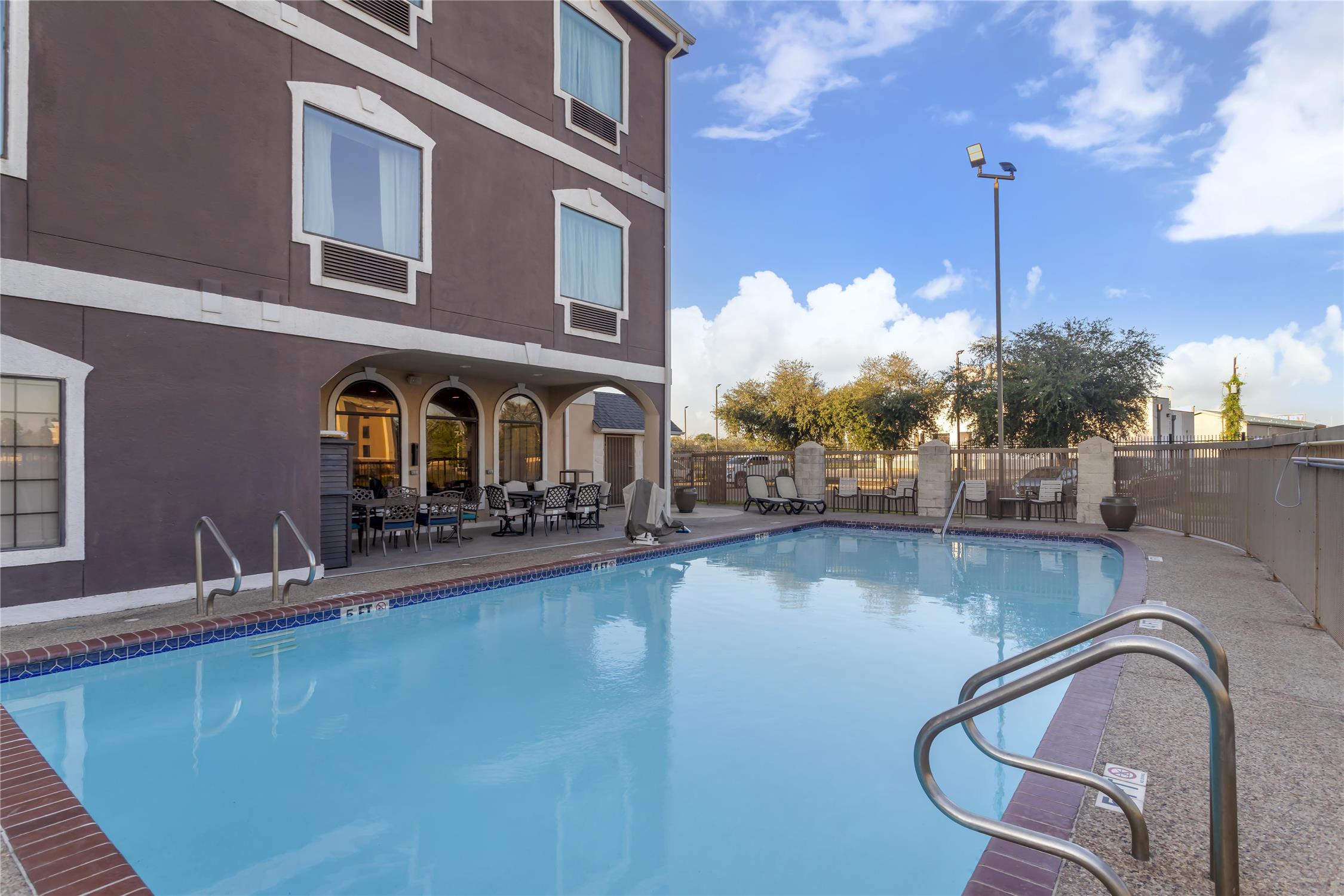 Best Western Plus Heritage Inn Houston 5/23