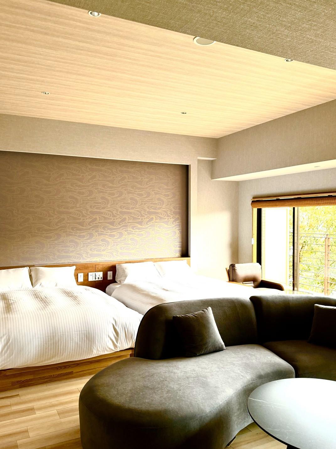 Universal, Twin Beds