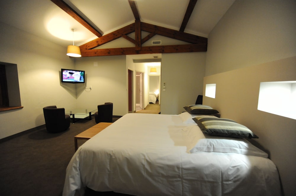HOTEL CHATEAU DE PALAJA 10/68