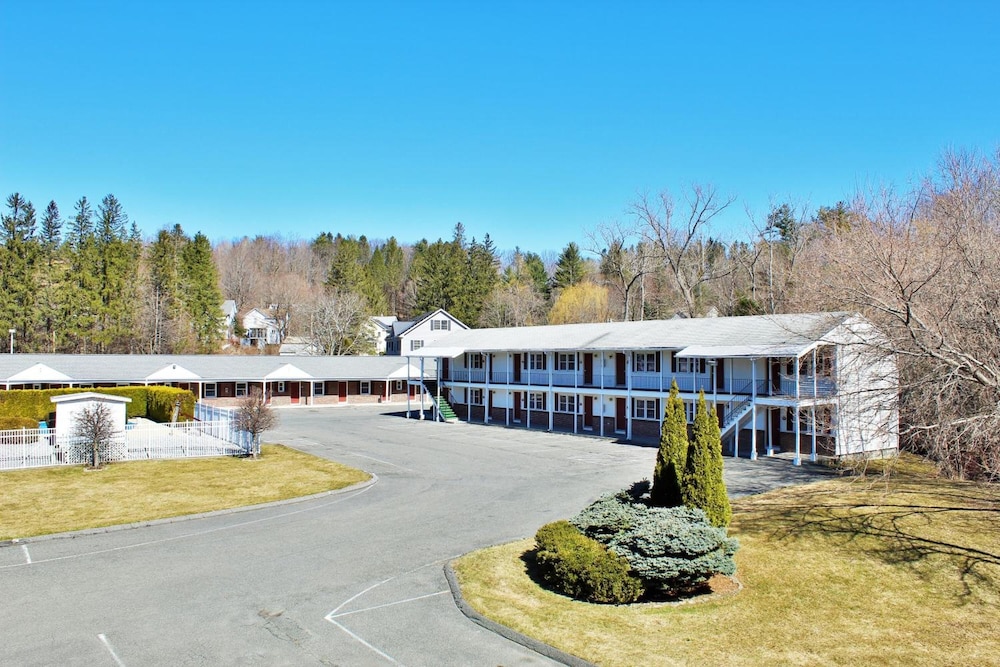Pilgrim Inn 37/44