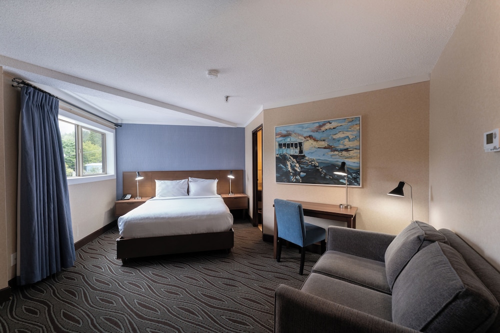 Mountain, Queen Bed