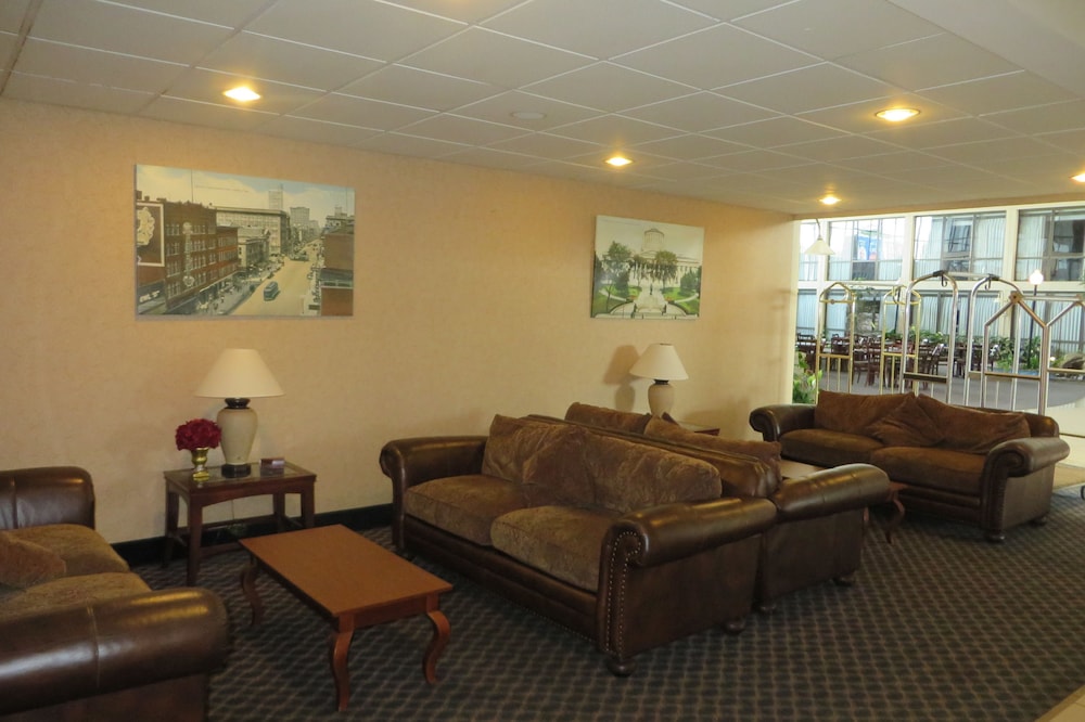 Days Inn by Wyndham Columbus Airport 29/37