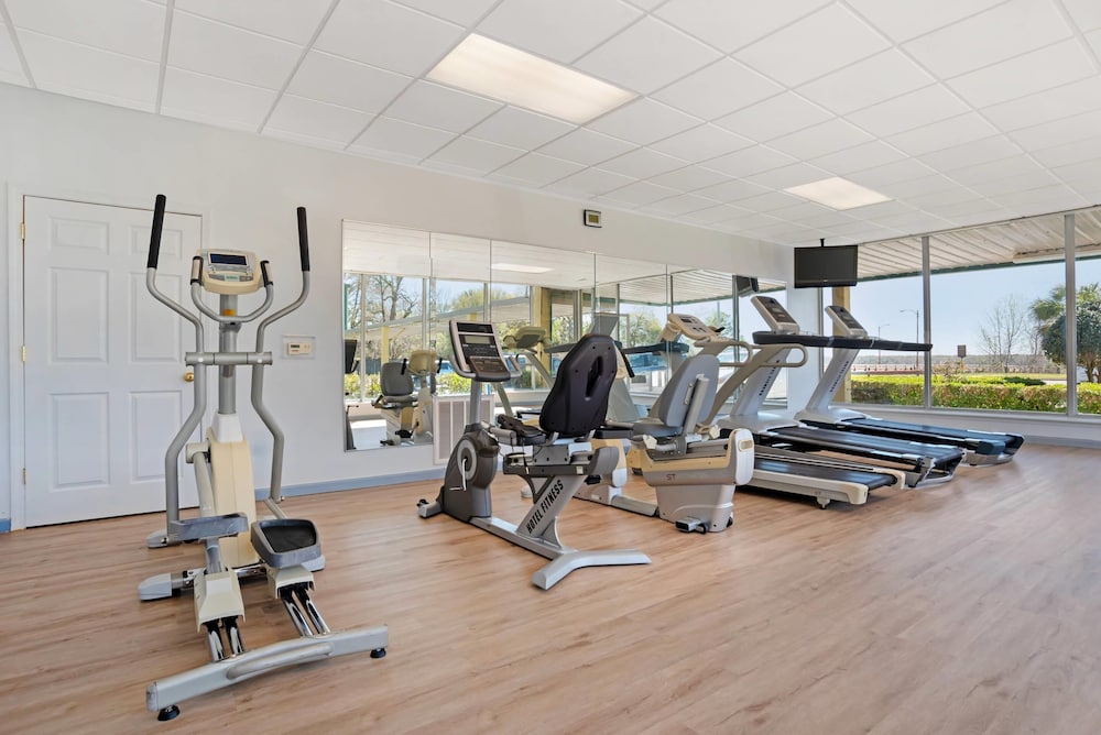 Quality Inn & Suites near Lake Eufaula 20/41