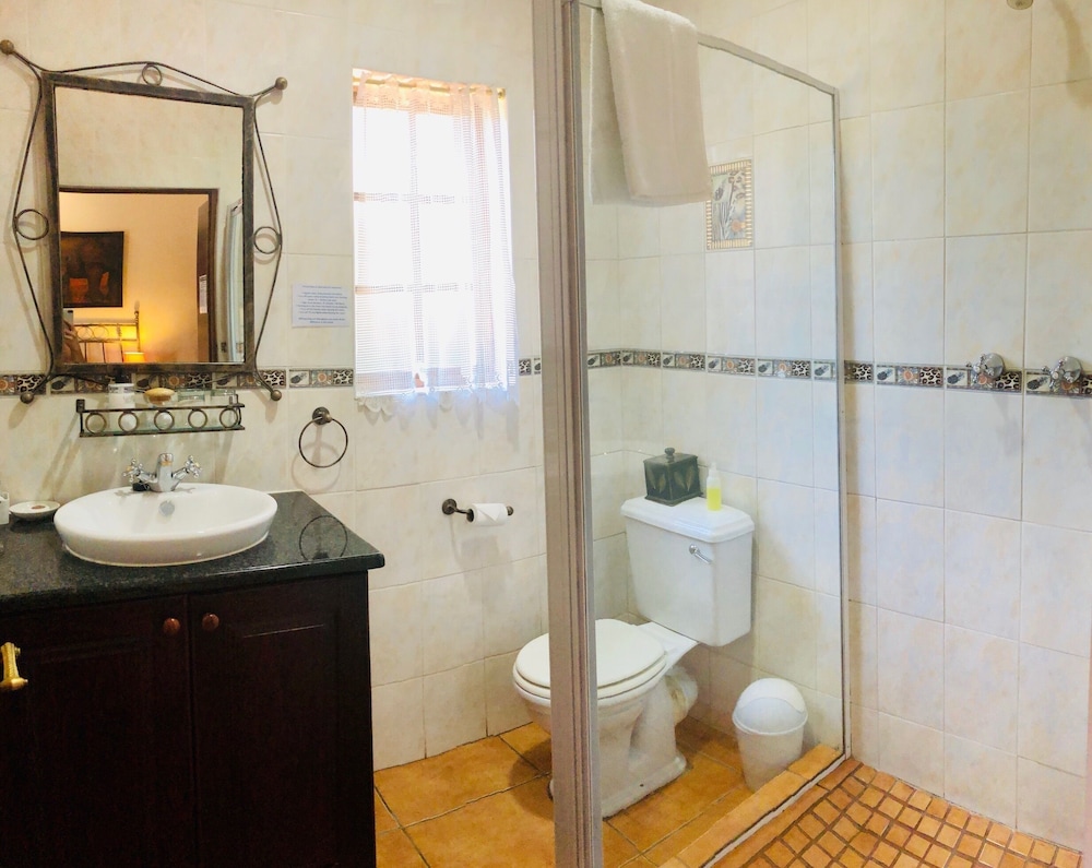 Clubview Guest House 30/40