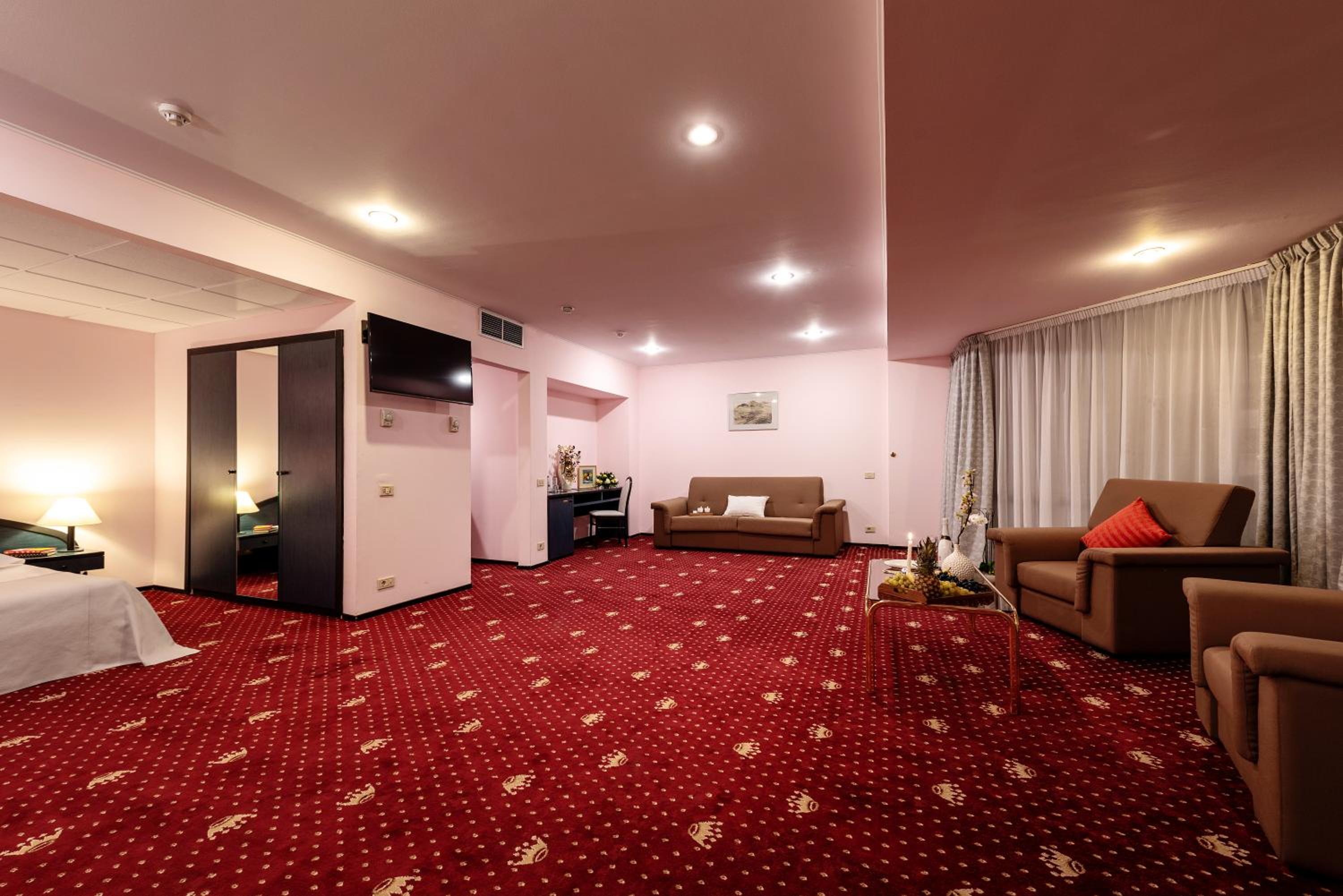 Hotel Mara 48/56