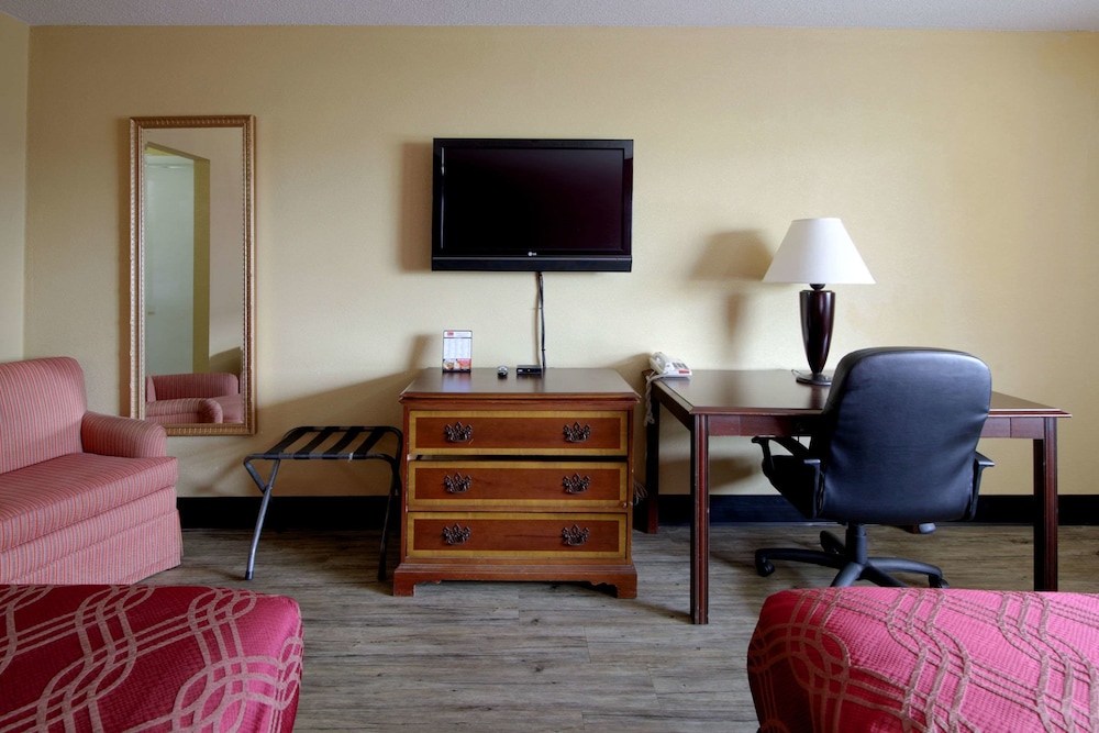 Econo Lodge Town Center 30/32