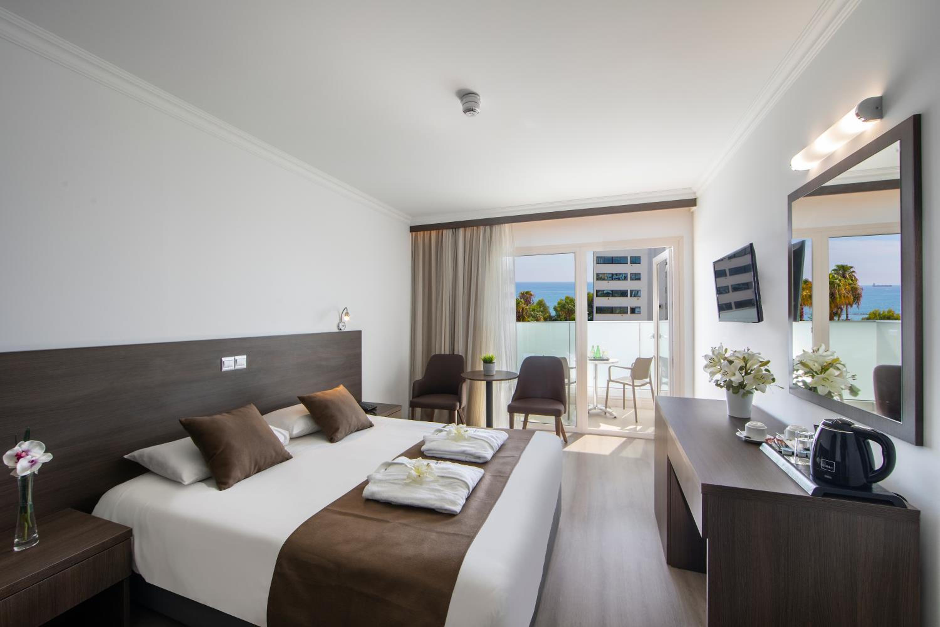 Superior, Double Bed, Side Sea View
