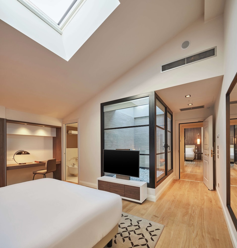Doubletree By Hilton Trieste 34/87