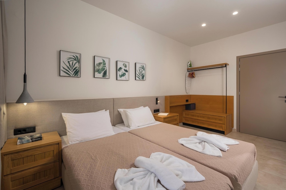 ROOM, TWIN BEDS