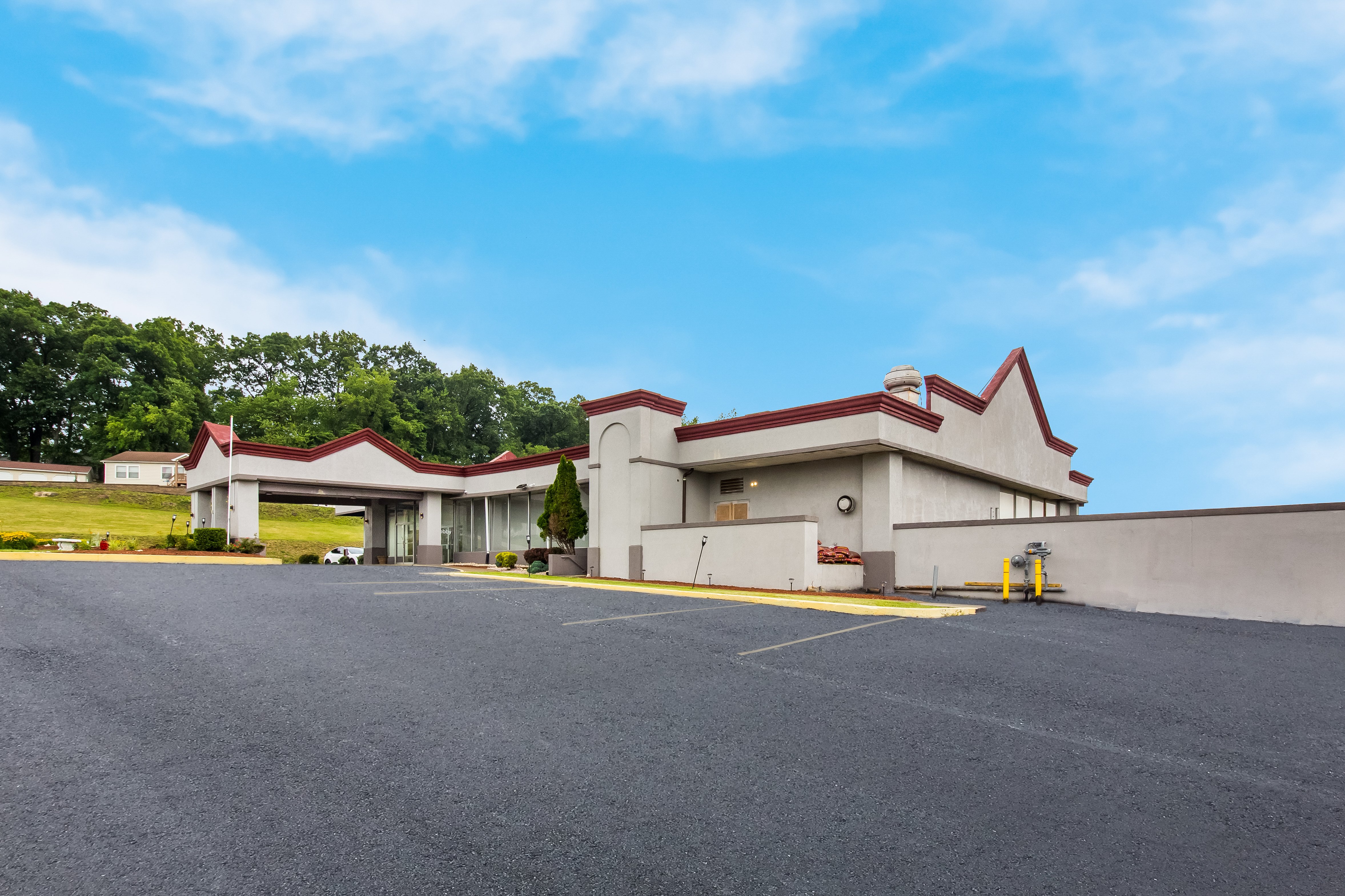 Red Roof Inn New Stanton 13/18