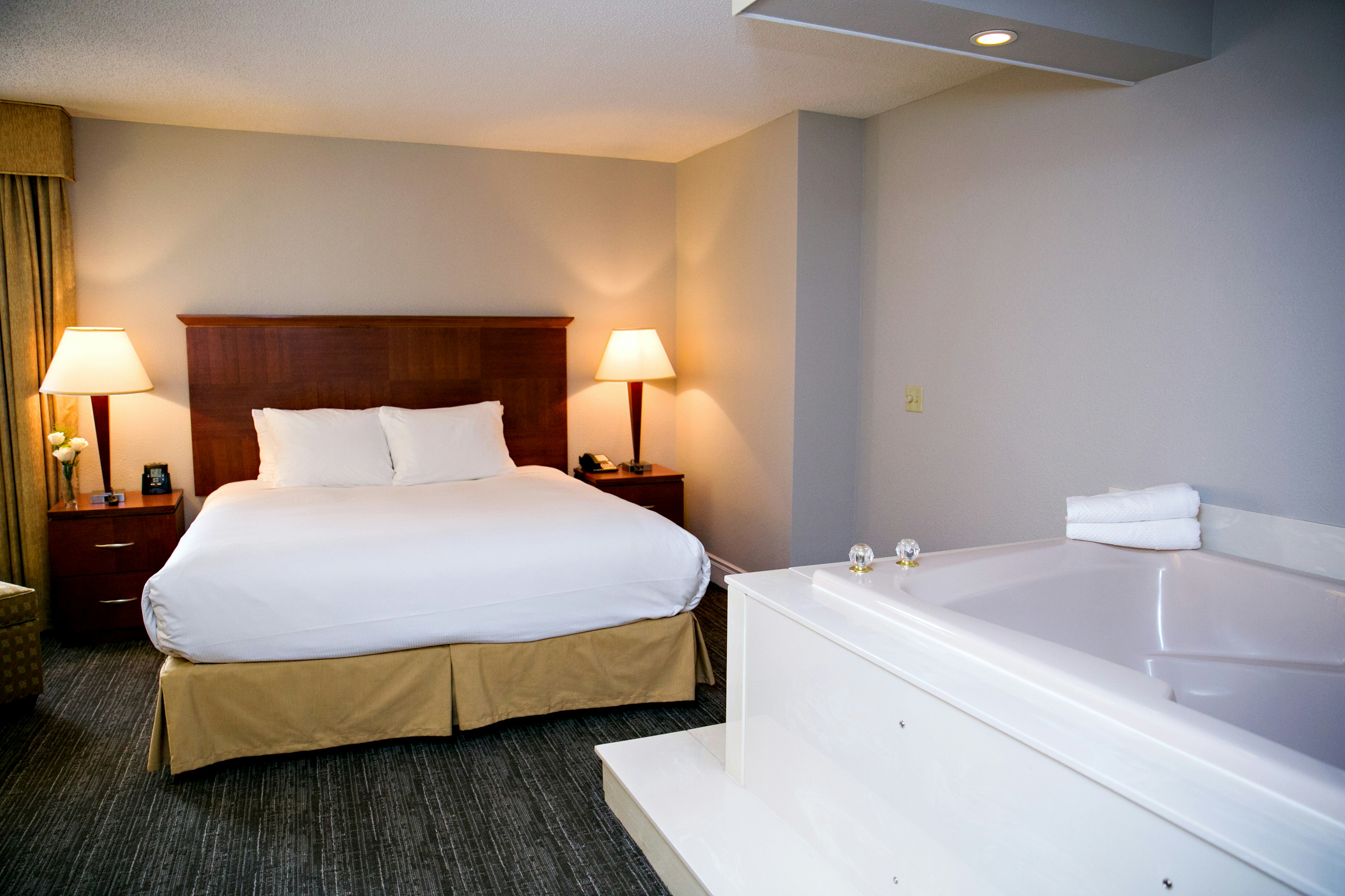 ROOM, KING BED, JETTED TUB