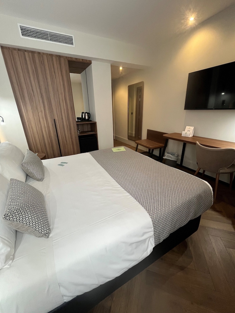 DELUXE, SINGLE, DOUBLE BED
