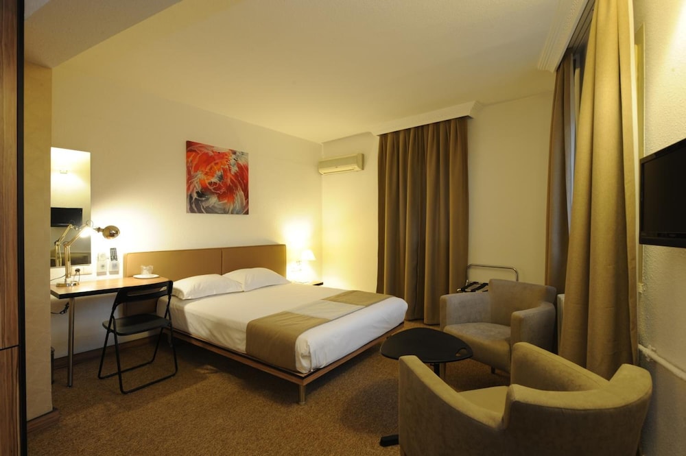 KARDES HOTEL 26/68