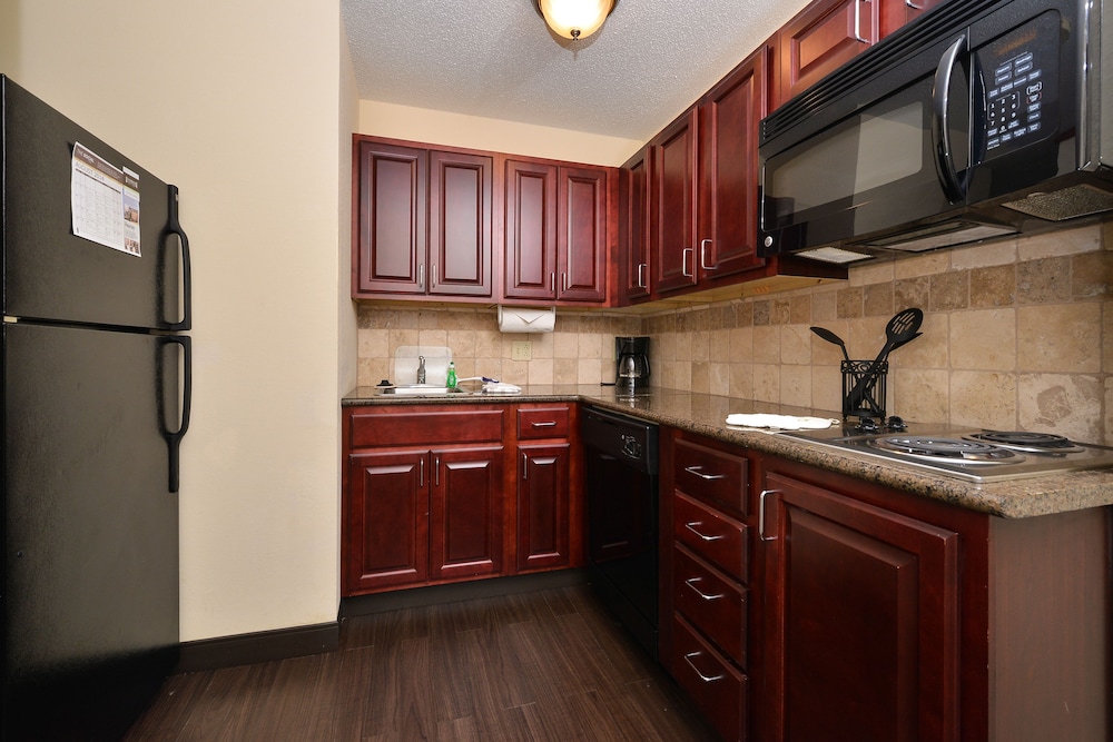 Staybridge Suites West Des Moines 65/76