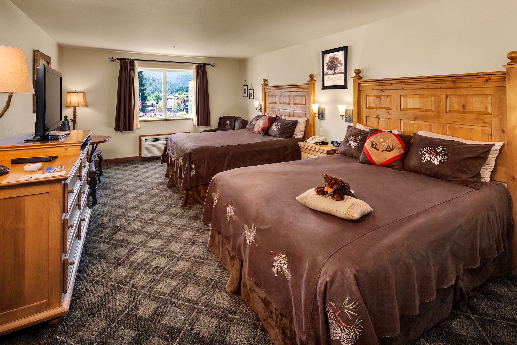 Room, 2 Queen Beds, Village View